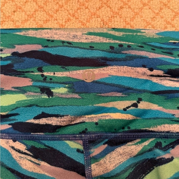 Lululemon Wunder Under crop (High-Rise) *Full-On Luxtreme 21" size 10 - Picture 3 of 4